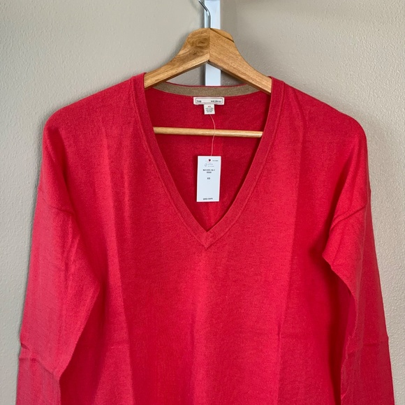 GAP Luxelight Perfect V-neck Sweater - Picture 3 of 16